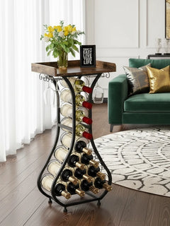Table range-bouteille avec bouteilles