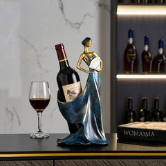 Porte-bouteille statue femme en situation